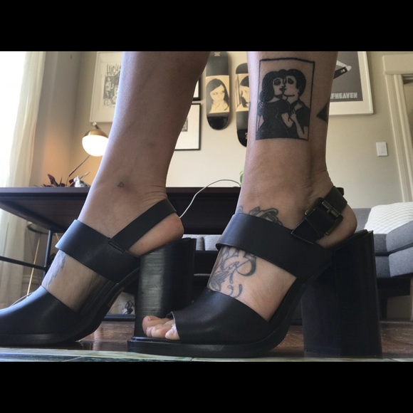 Urban Outfitters strapped black heels 9 - Picture 2 of 5